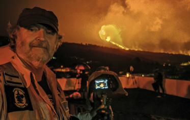 http://fotoviajes.net/index.php/reportajes/viajes/4250-la-erupcion-del-volcan-sin-nombre